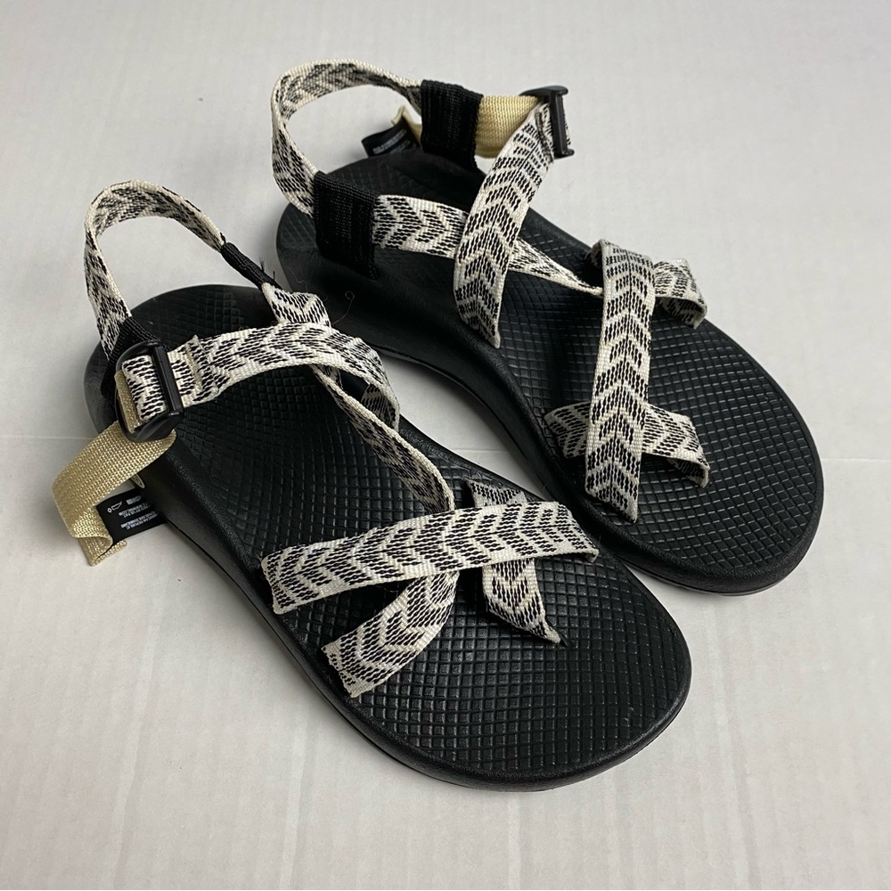Chaco Z/2 Toe Loop Sandals Black White Chevrons Women’s 8